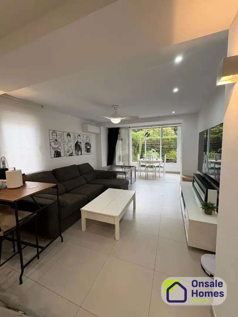 Living room of Flat for sale in Marbella  with Air Conditioner, Terrace and Furnished