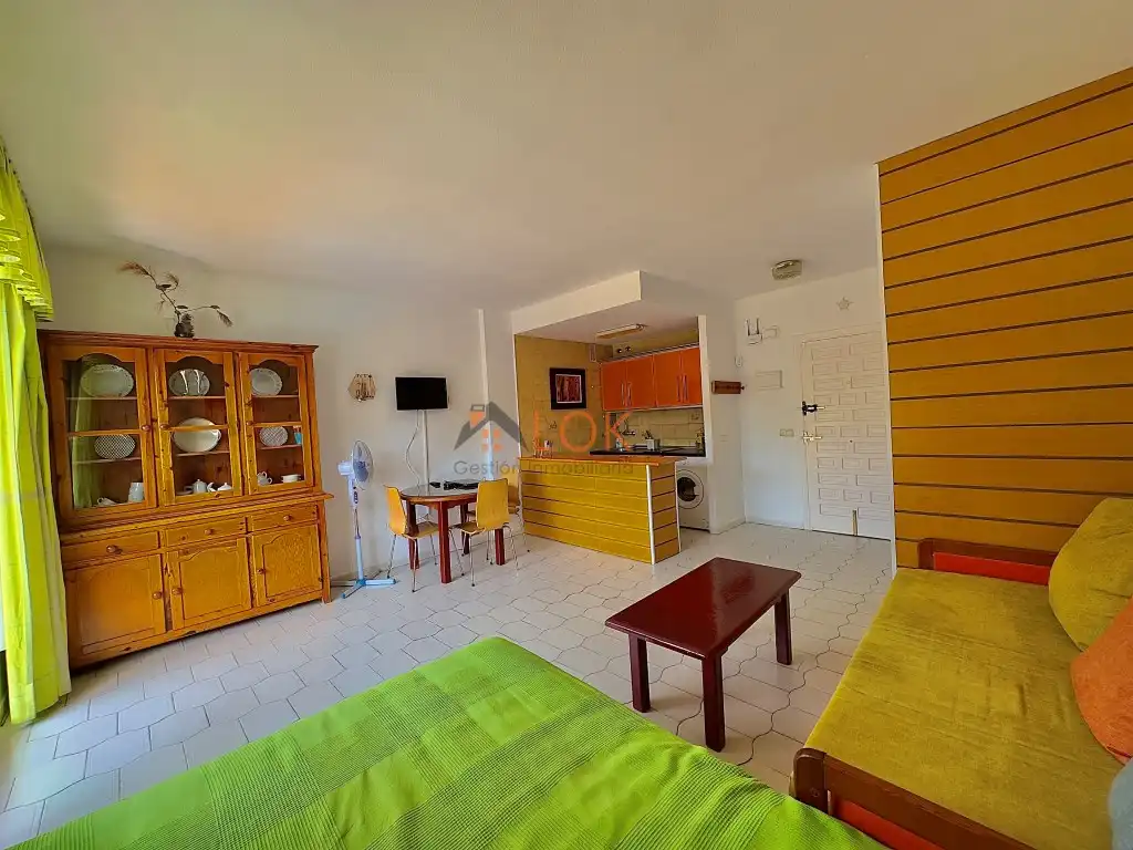 Bedroom of Flat for sale in Benalmádena