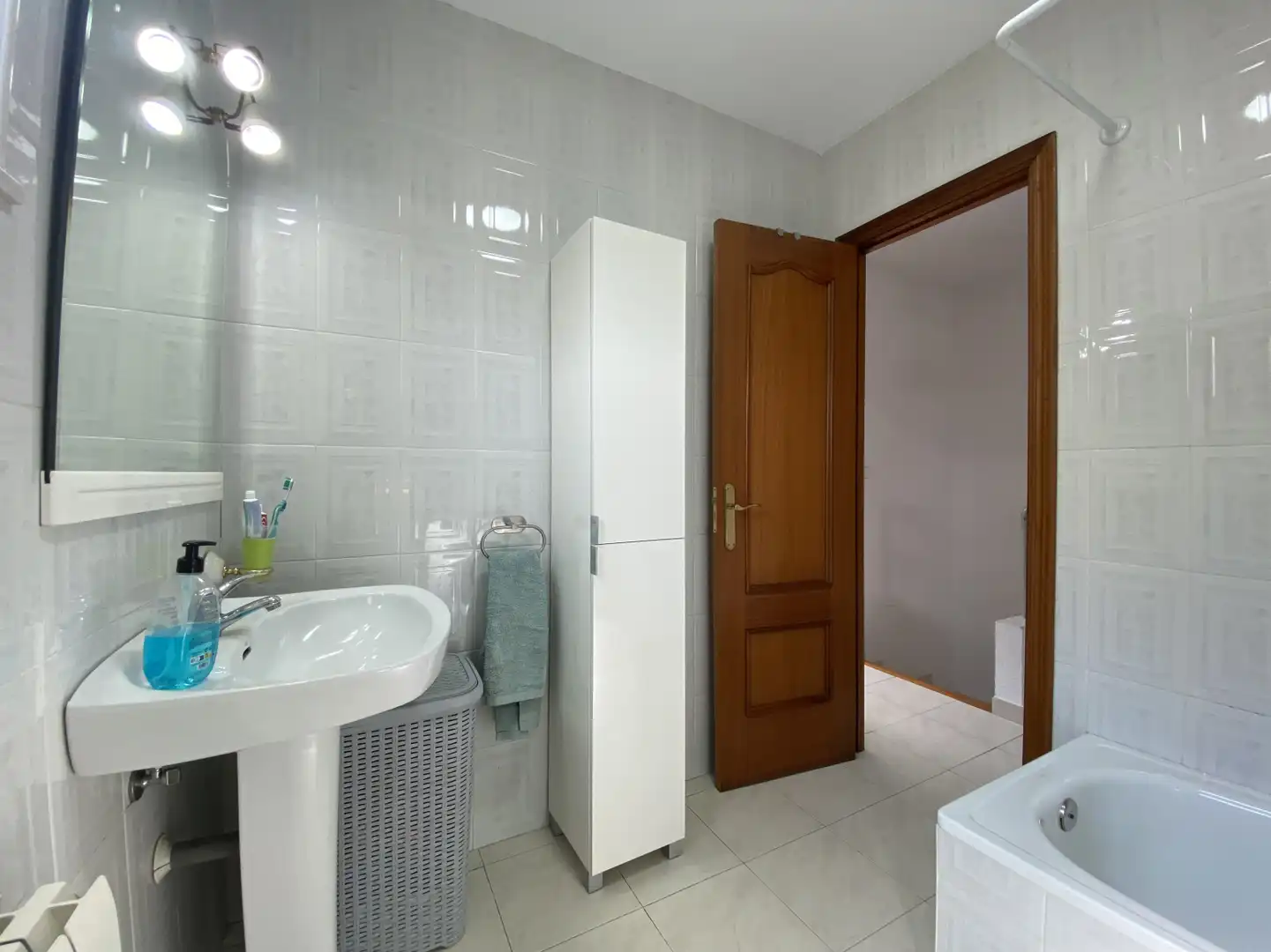 Baño de Piso en venta en Torrelavega  con Calefacción, Parquet y Terraza
