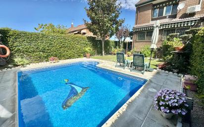 Swimming pool of Single-family semi-detached for sale in Valdemoro  with Air Conditioner, Terrace and Swimming Pool