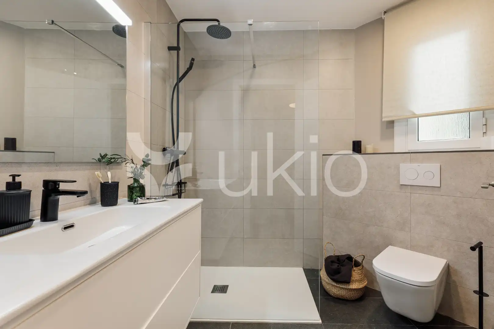 Bany de Apartament de lloguer en Barcelona amb Aire condicionat, Calefacció i Terrassa