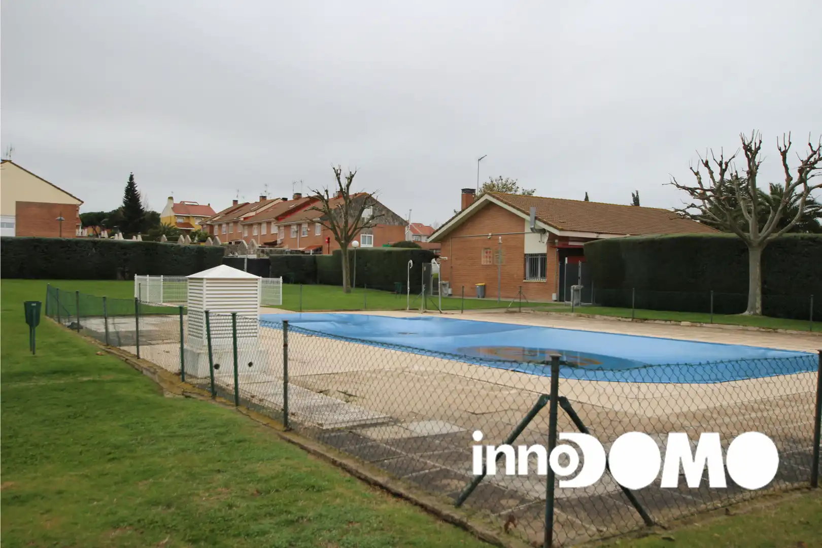 Piscina de Casa adosada en venda en Moraleja de Enmedio amb Calefacció, Jardí privat i Parquet