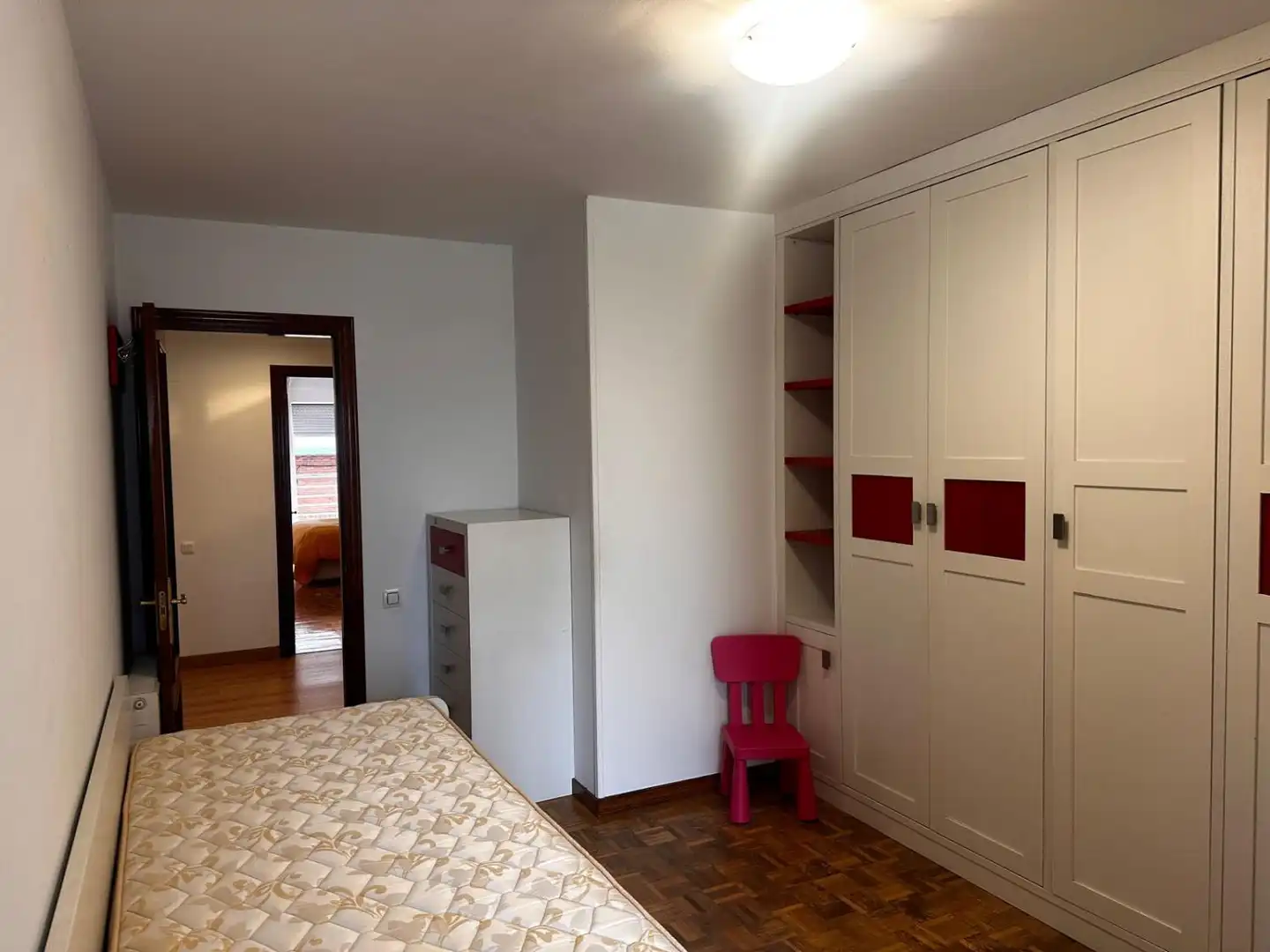 Habitación de Piso en venta en Oviedo  con Calefacción, Parquet y Trastero