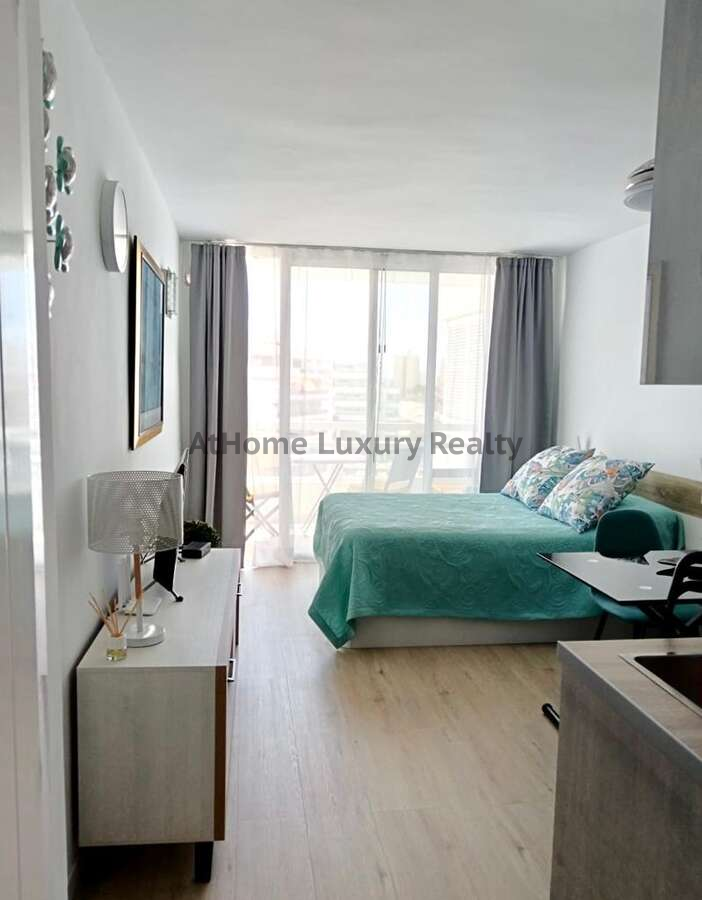 Habitación de Estudio en venta en Adeje con Terraza, Amueblado y Piscina comunitaria