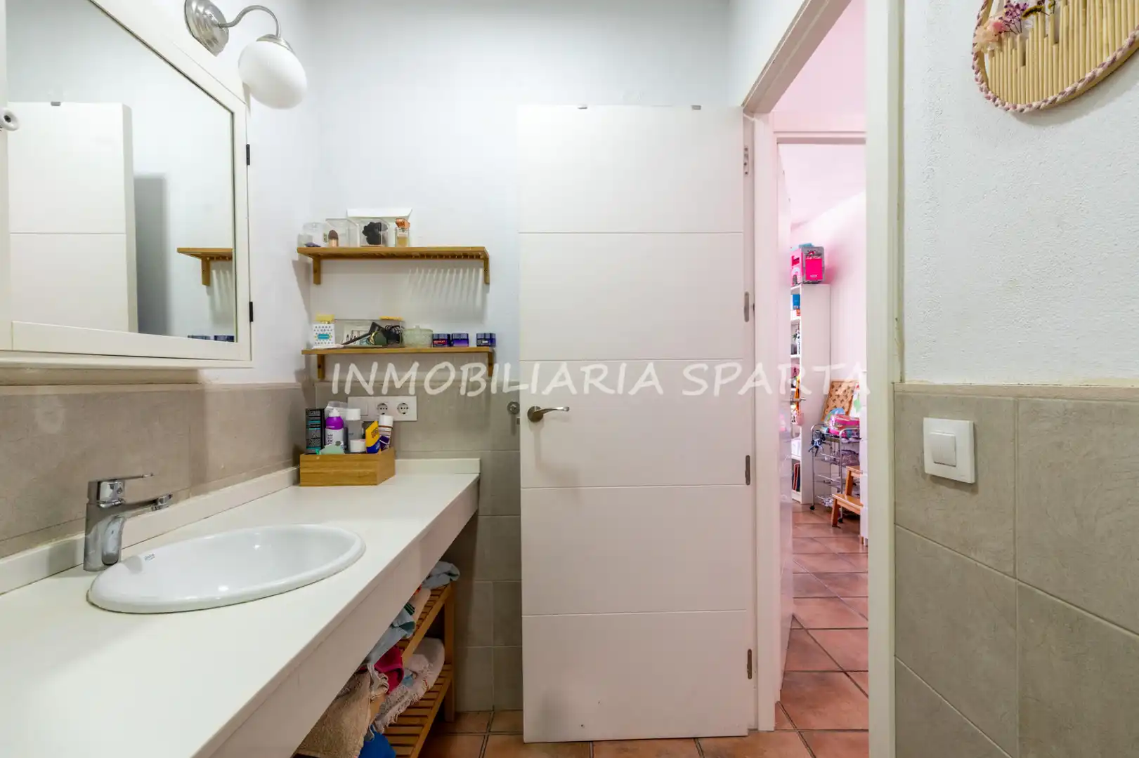 Baño de Casa adosada en venta en Gelves con Terraza, Horno y Lavadora