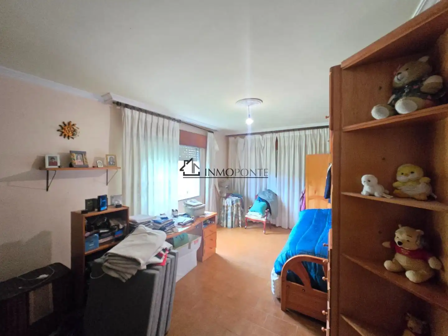 Dormitori de Casa o xalet en venda en Pontevedra Capital  amb Jardí privat