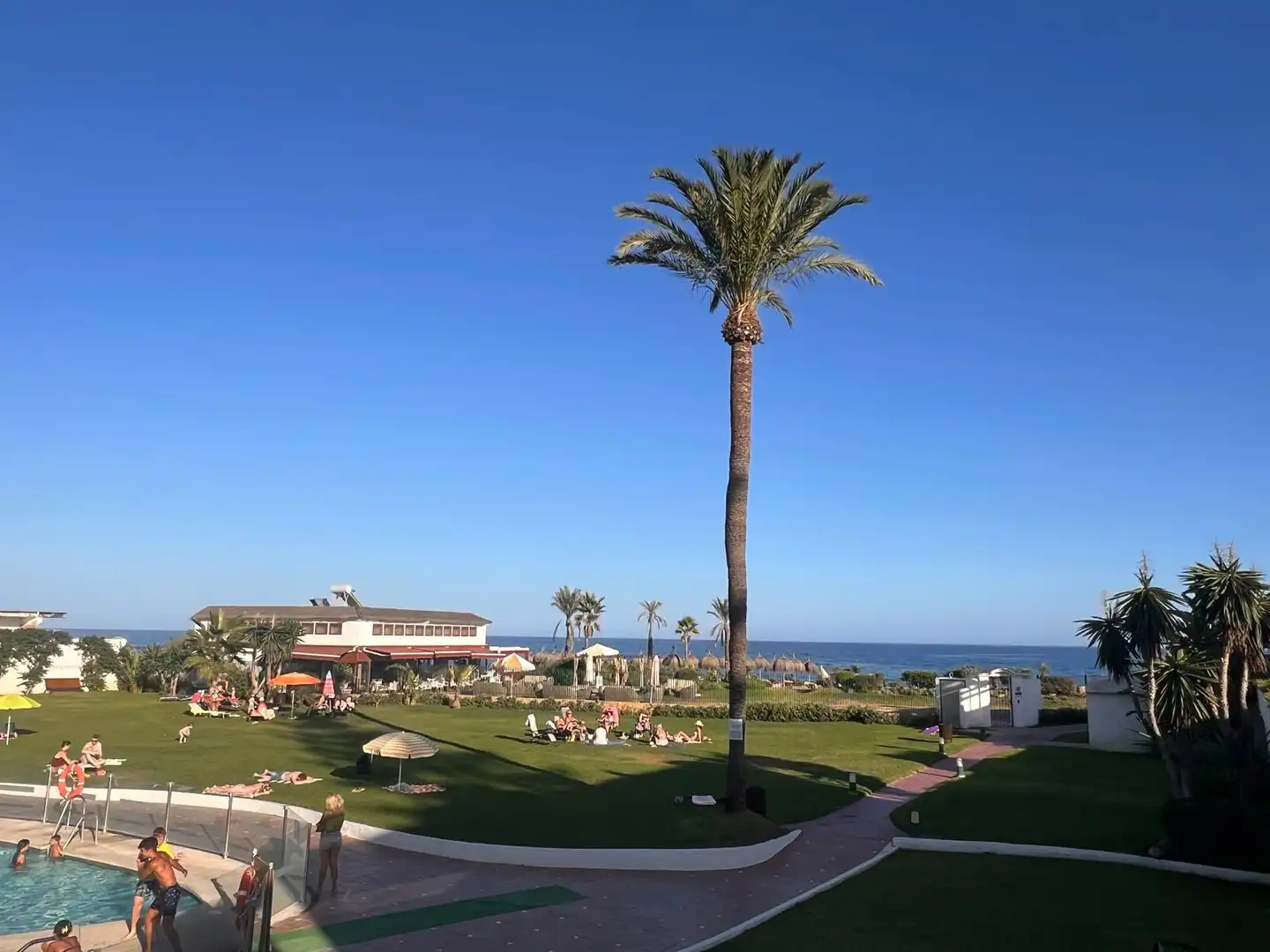 Wohnung zur Miete in Estepona mit Klimaanlage, Terrasse und Möbliert