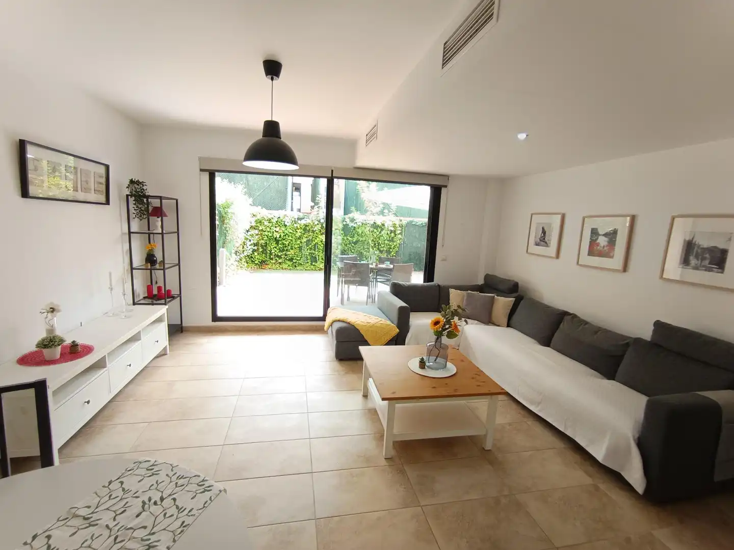 Sala de estar de Casa adosada en venta en Molina de Segura con Aire acondicionado, Calefacción y Jardín privado