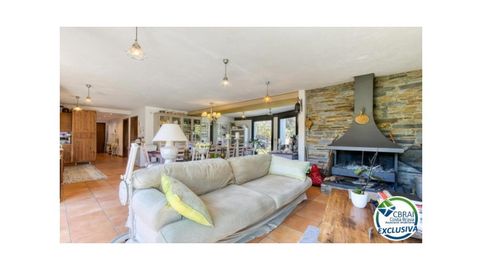 Casa unifamiliar exclusiva con ascensor, jardín y múltiples espacios independientes en Llançà, imatge 4
