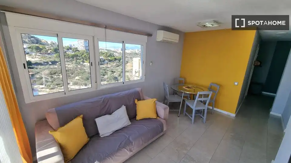 Dormitori de Apartament per a compartir en Alicante / Alacant amb Aire condicionat, Terrassa i Moblat