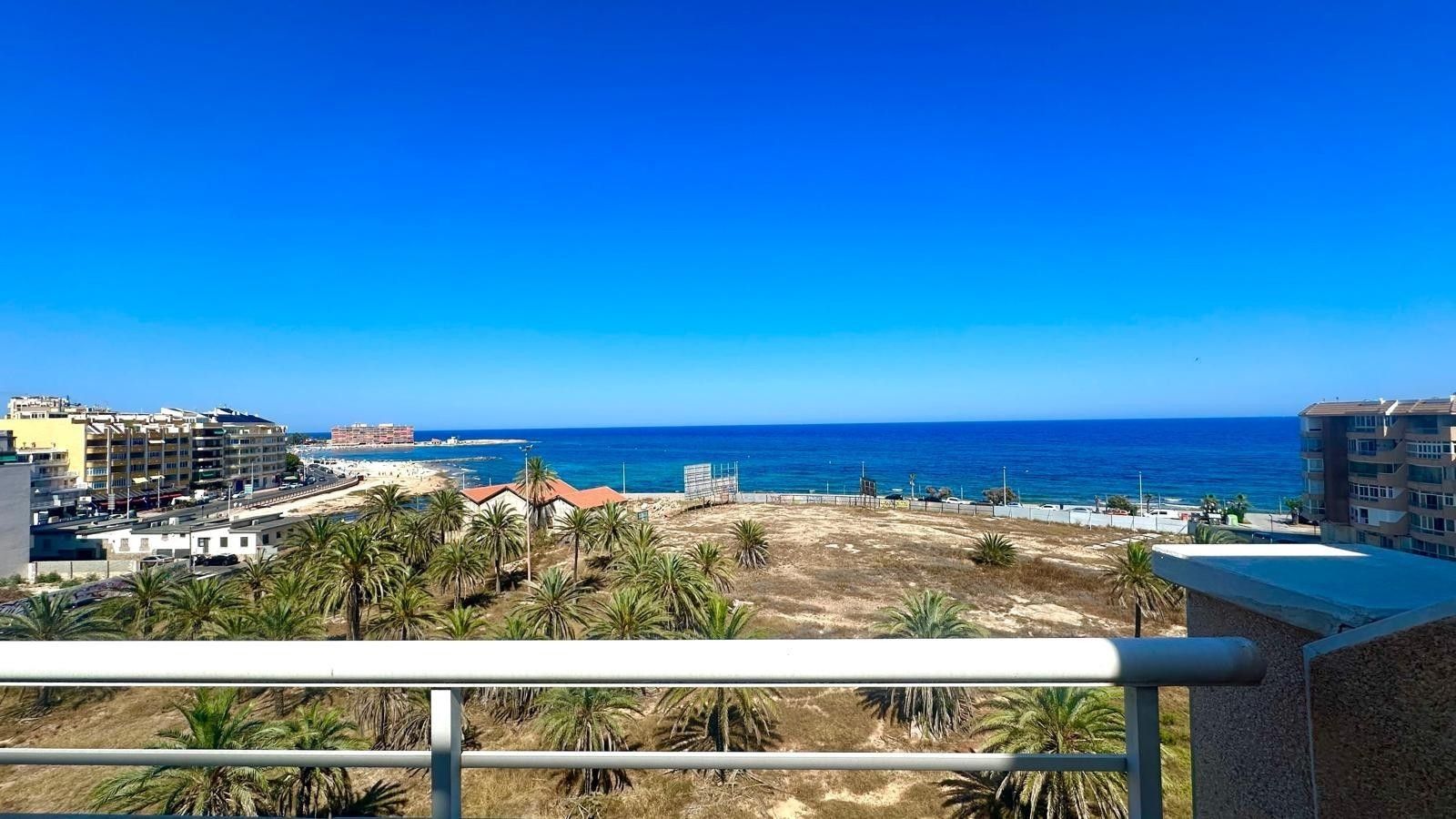 Vista exterior de Àtic en venda en Torrevieja amb Terrassa