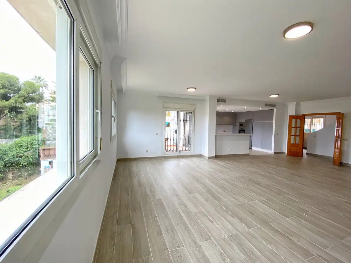 Living room of Detached homes for rent in Marbella  with Air Conditioner, Private garden and Terrace