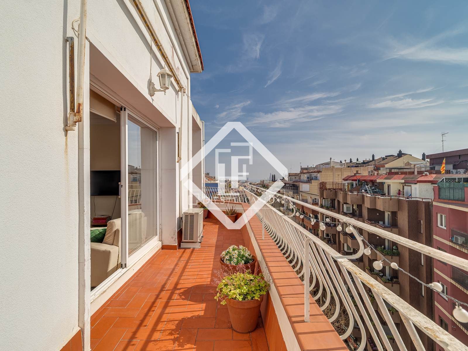 Exterior view of Attic for sale in  Barcelona Capital  with Air Conditioner, Heating and Storage room