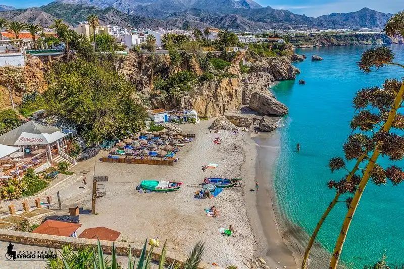Vista exterior de Casa o xalet en venda en Nerja amb Aire condicionat, Jardí privat i Traster