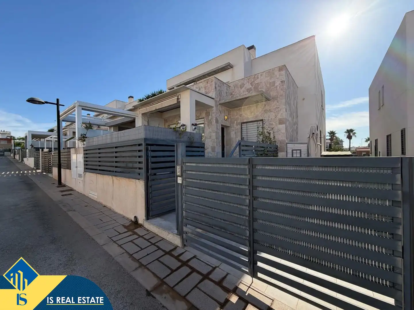 Adosado con piscina en venta en Nueva Torrevieja - Aguas Nuevas
