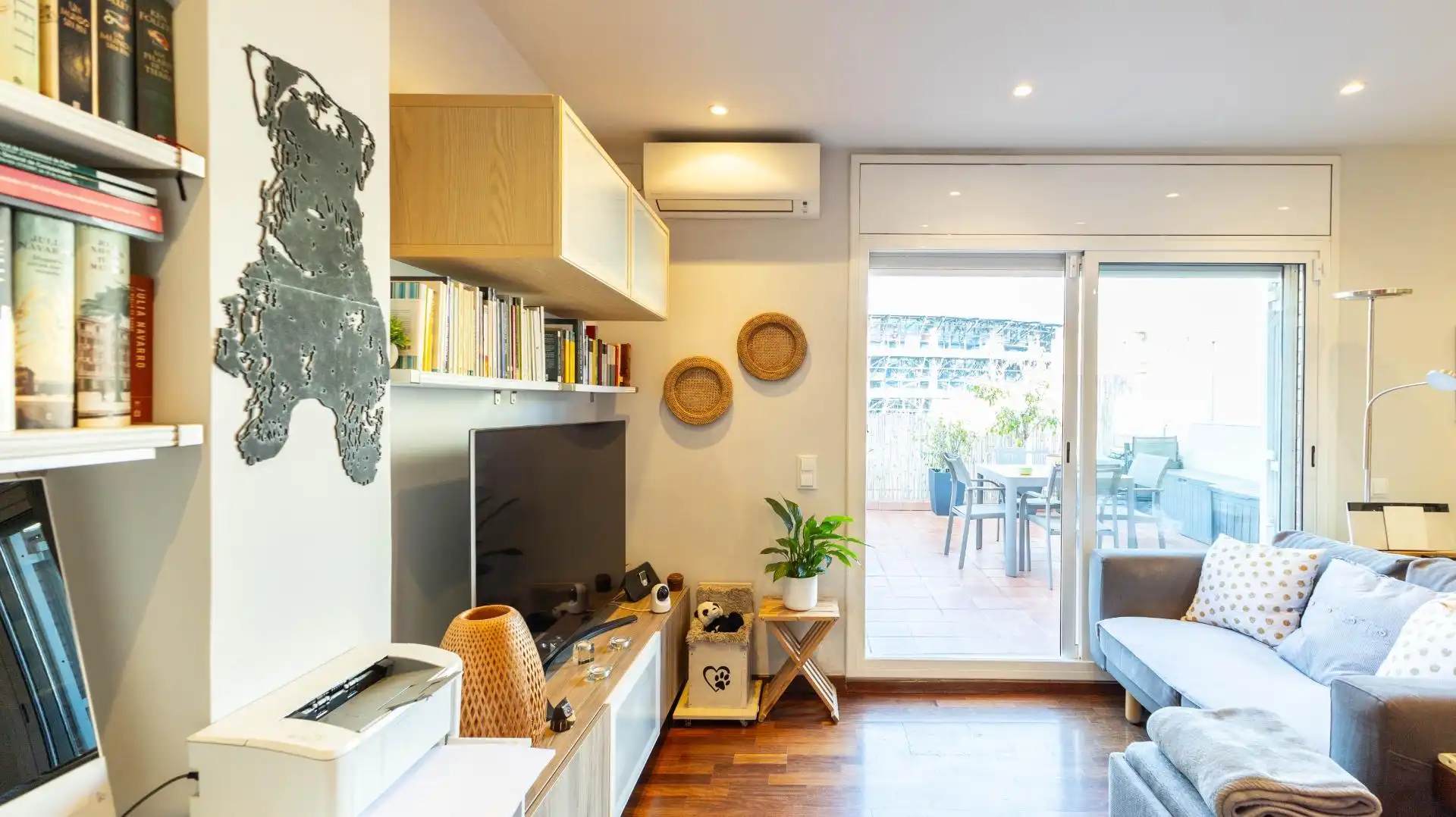 Living room of Attic for sale in Barcelona  with Air Conditioner, Parquet flooring and Terrace