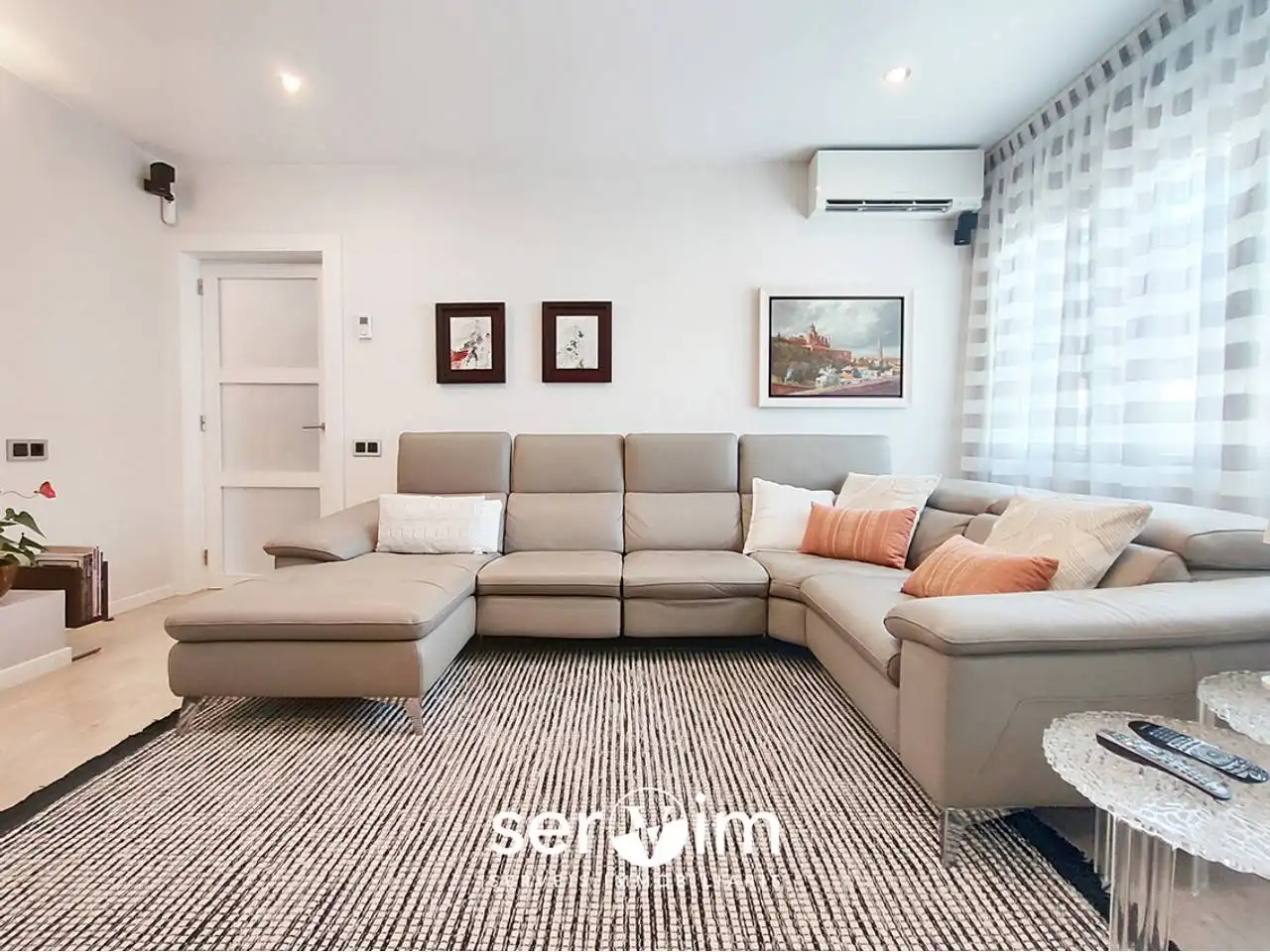 Sala de estar de Casa adosada en venta en Girona con Aire acondicionado, Calefacción y Jardín privado