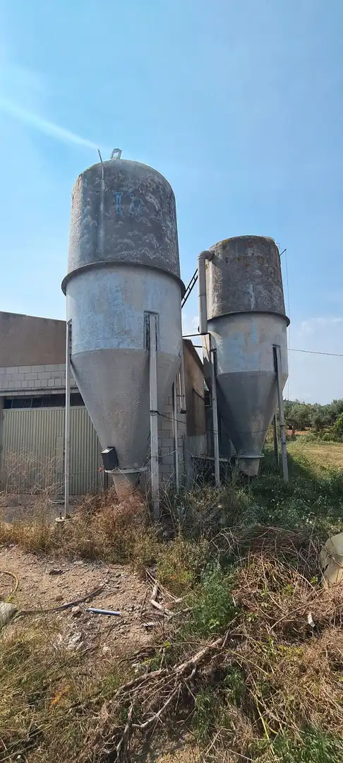 Fabrikhallen zum Verkauf in Botarell