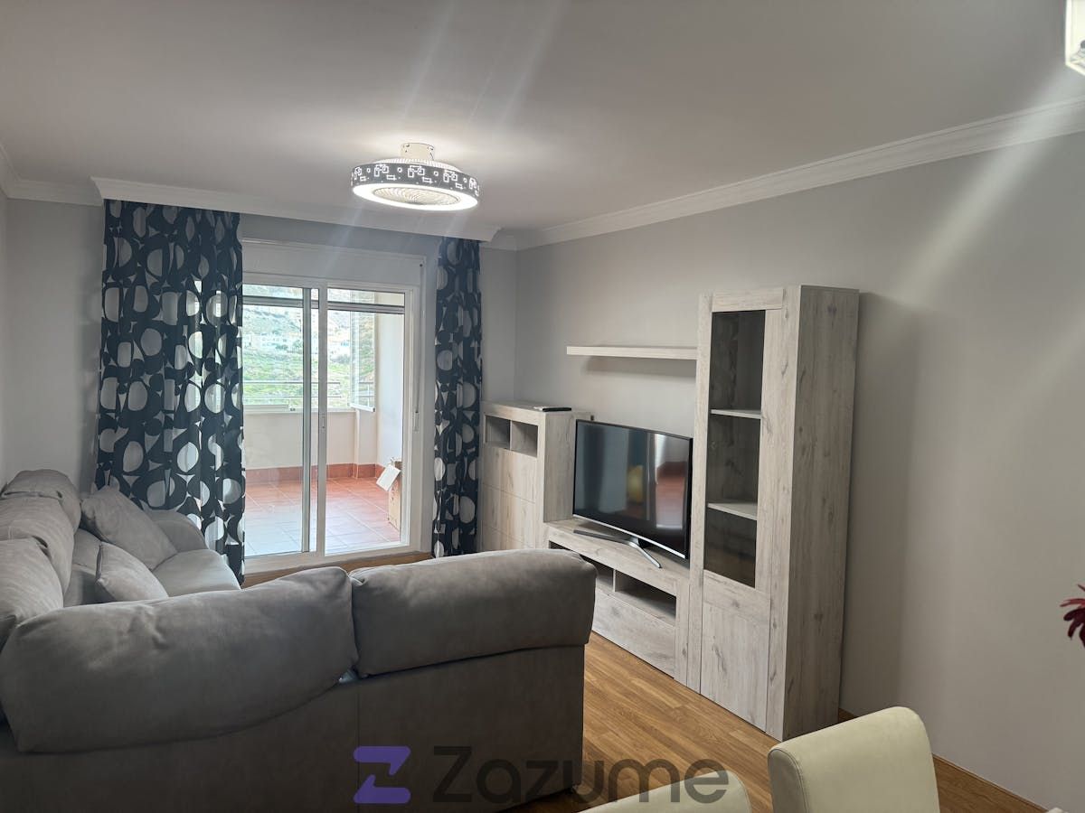 Sala d'estar de Pis de lloguer en Roquetas de Mar amb Aire condicionat, Calefacció i Parquet