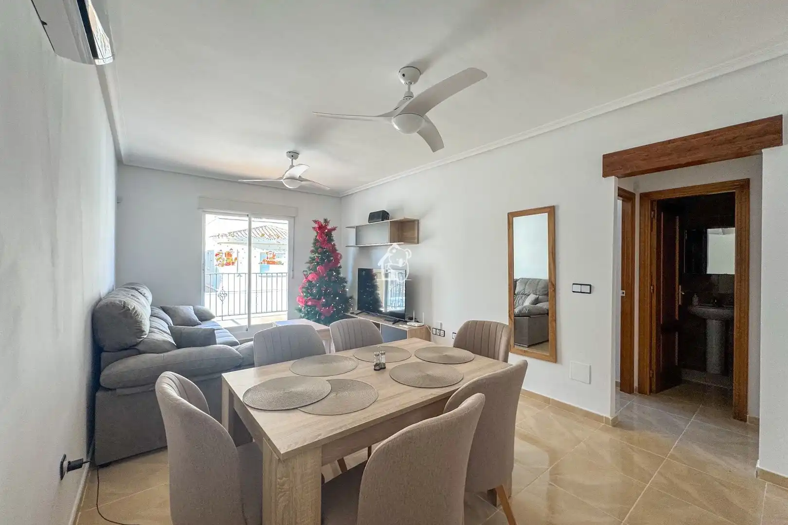 Sala d'estar de Casa o xalet de lloguer en San Miguel de Salinas amb Aire condicionat, Piscina i Moblat