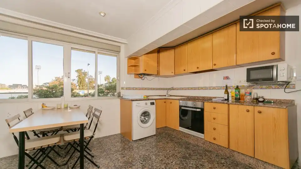 Cocina de Piso de alquiler en Valencia con Aire acondicionado, Calefacción y Amueblado