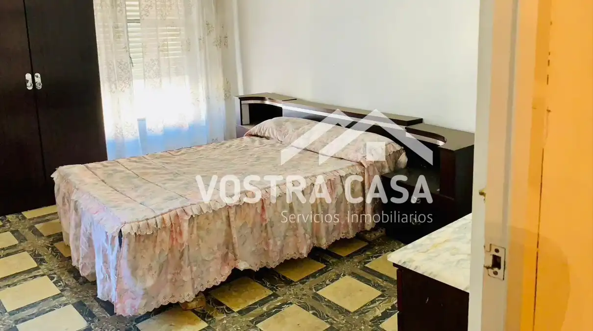 Habitación de Casa adosada en venta en Requena