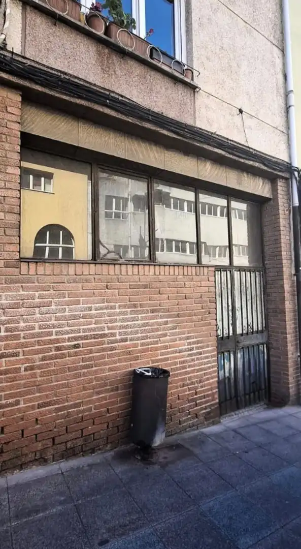 Business premises for sale in Calle Tomas Bretón, imagen 2