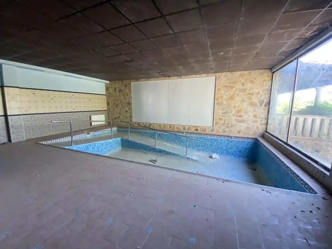 Piscina de Edifici en venda en Belmonte