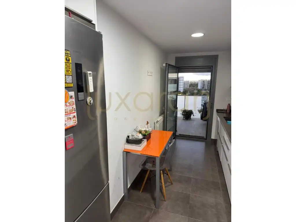 Piso con ascensor en venta en Calle Carme Laforet 4, imagen 6