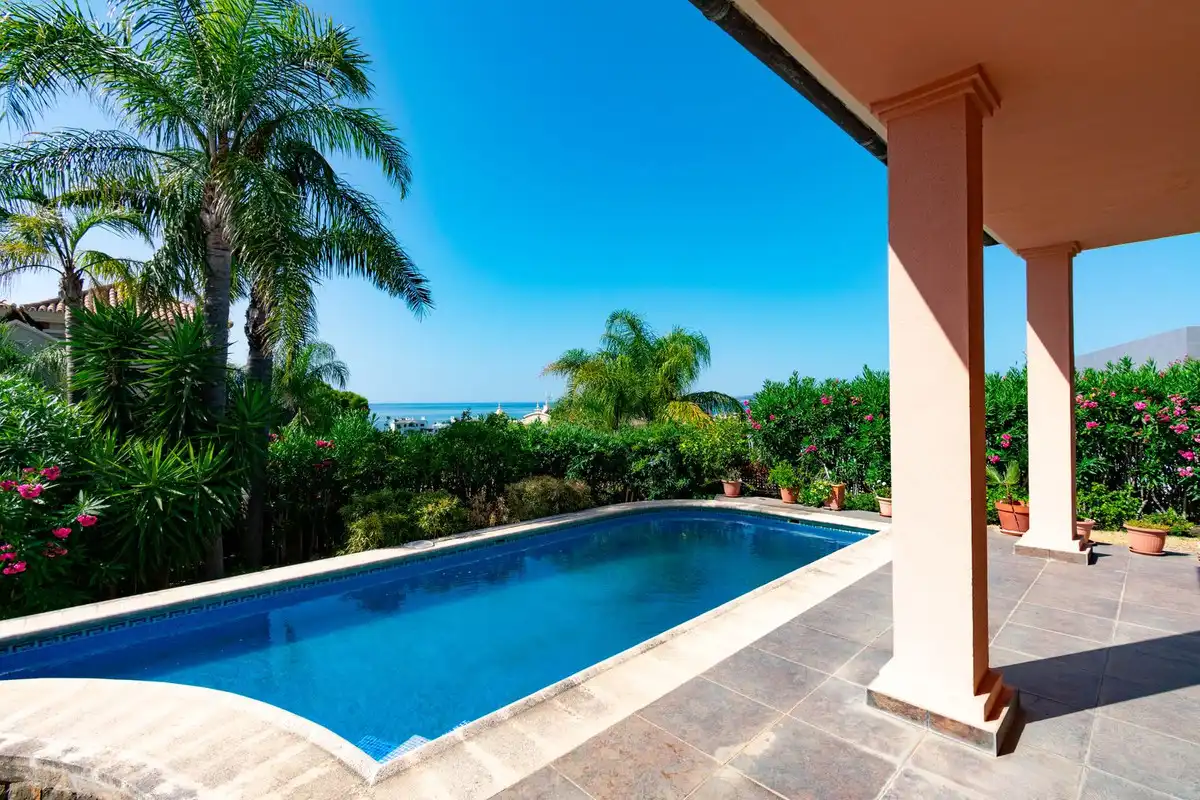 House with pool for sale in Estepona Pueblo, imagen 2