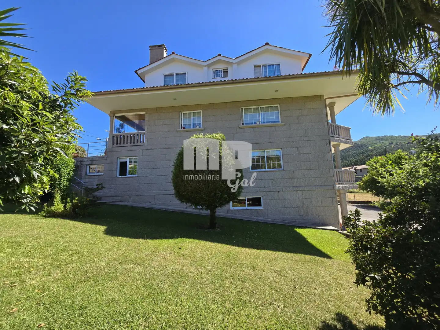 Vista exterior de Casa o chalet en venta en Vigo  con Calefacción, Jardín privado y Terraza