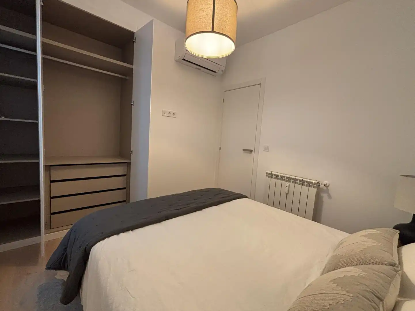 Bedroom of Flat for rent in Madrid  with Air Conditioner, Heating and Furnished