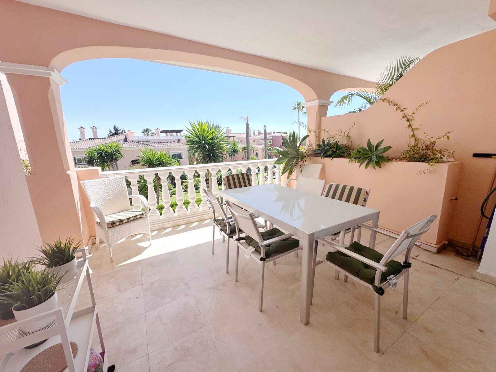 Terrassa de Apartament en venda en Estepona amb Aire condicionat, Terrassa i Piscina