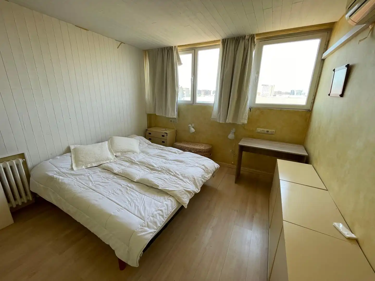 Bedroom of Apartments for sale in Zaragoza  with Air Conditioner, Heating and Parquet flooring