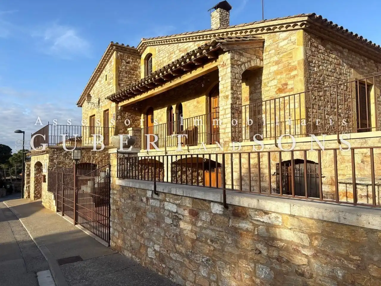 Vista exterior de Finca rústica en venda en Begur amb Calefacció, Jardí privat i Terrassa