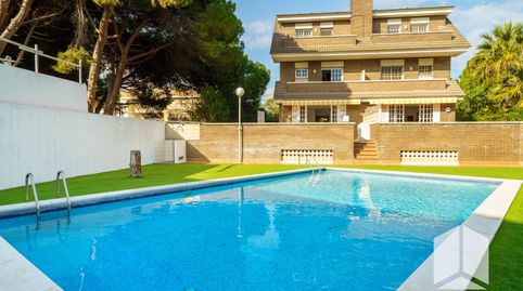 Foto 5 de Casa adosada en venda a La Pineda, Castelldefels