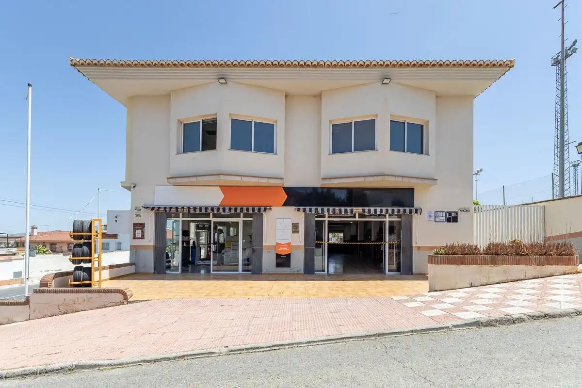 Gebäude zur Miete in La Zubia