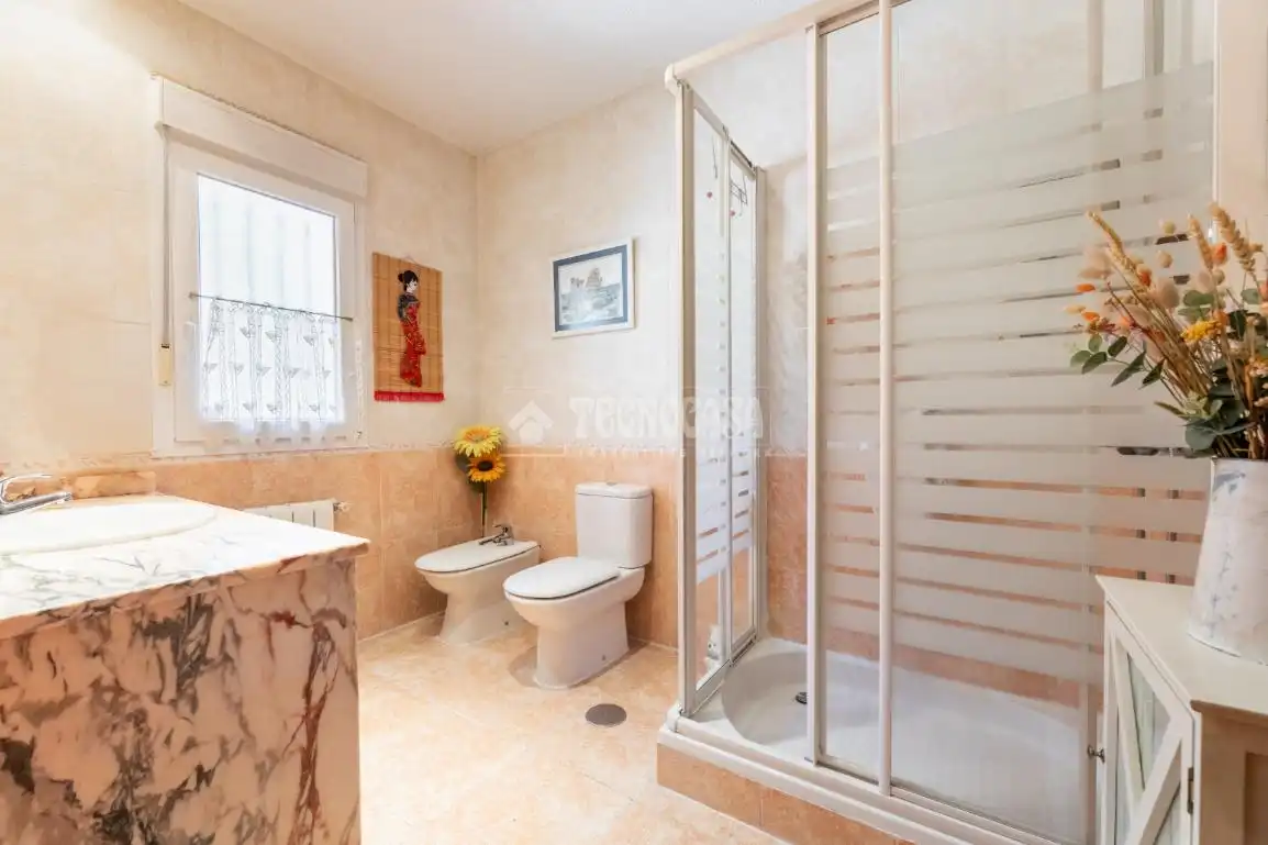 Baño de Casa adosada en venta en Torrelodones con Calefacción, Jardín privado y Terraza