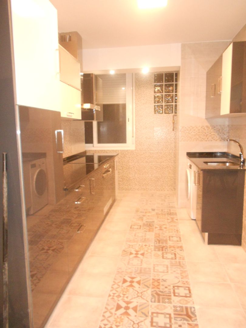 Cuina de Apartament de lloguer en  Logroño amb Calefacció, Moblat i Forn