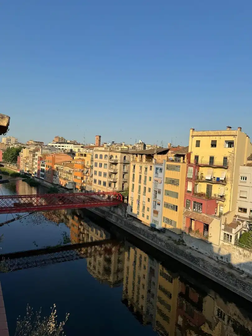 Vista exterior de Edificio en venta en Girona