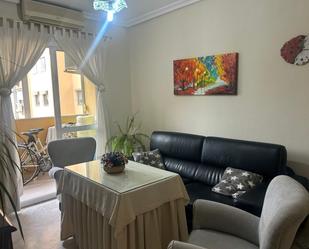 Sala d'estar de Pis de lloguer en  Sevilla Capital amb Aire condicionat, Calefacció i Parquet