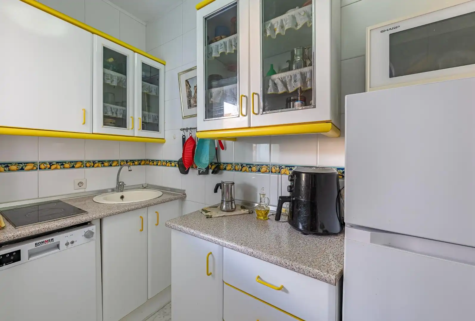 Cuina de Apartament en venda en Fuengirola amb Aire condicionat, Calefacció i Jardí privat