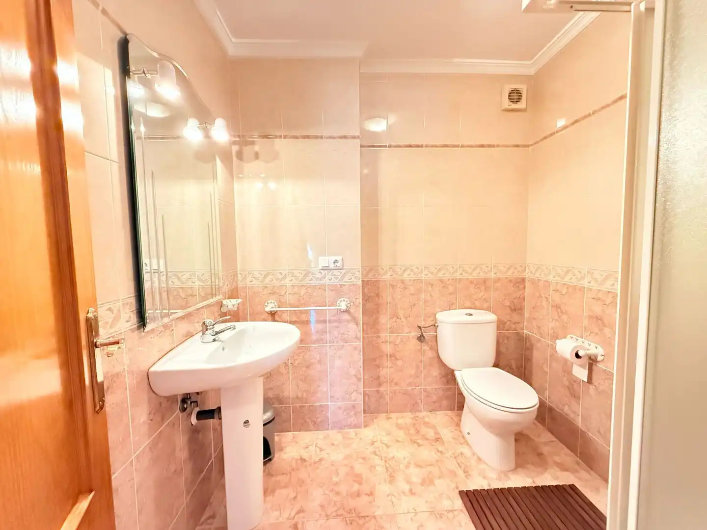 Baño de Dúplex en venta en Nerja con Jardín privado, Trastero y Piscina comunitaria