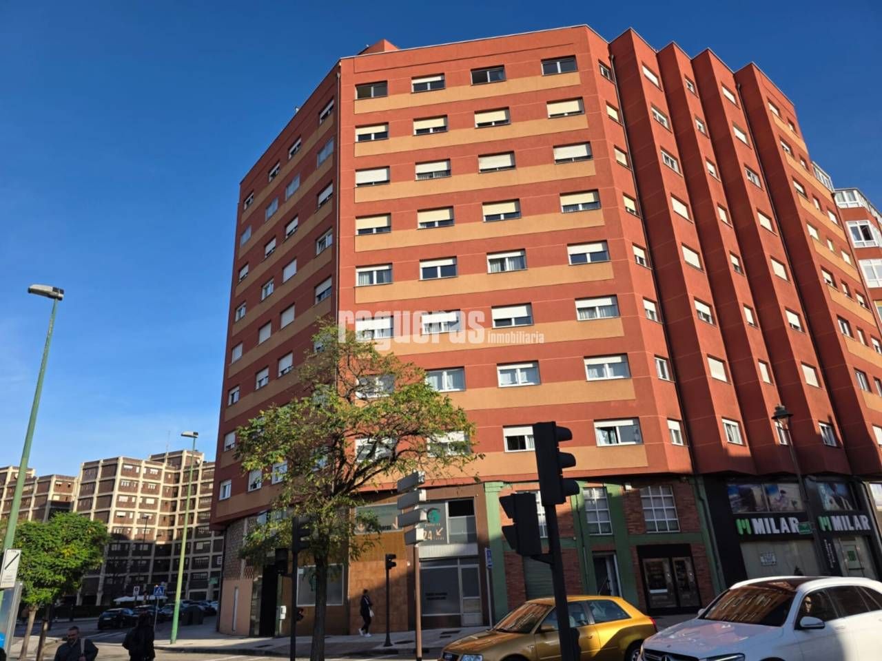 Vista exterior de Àtic en venda en Avilés amb Calefacció, Parquet i Terrassa