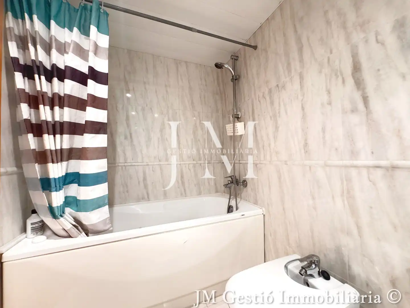 Badezimmer von Wohnung zum Verkauf in Terrassa mit Klimaanlage, Heizung und Parkett