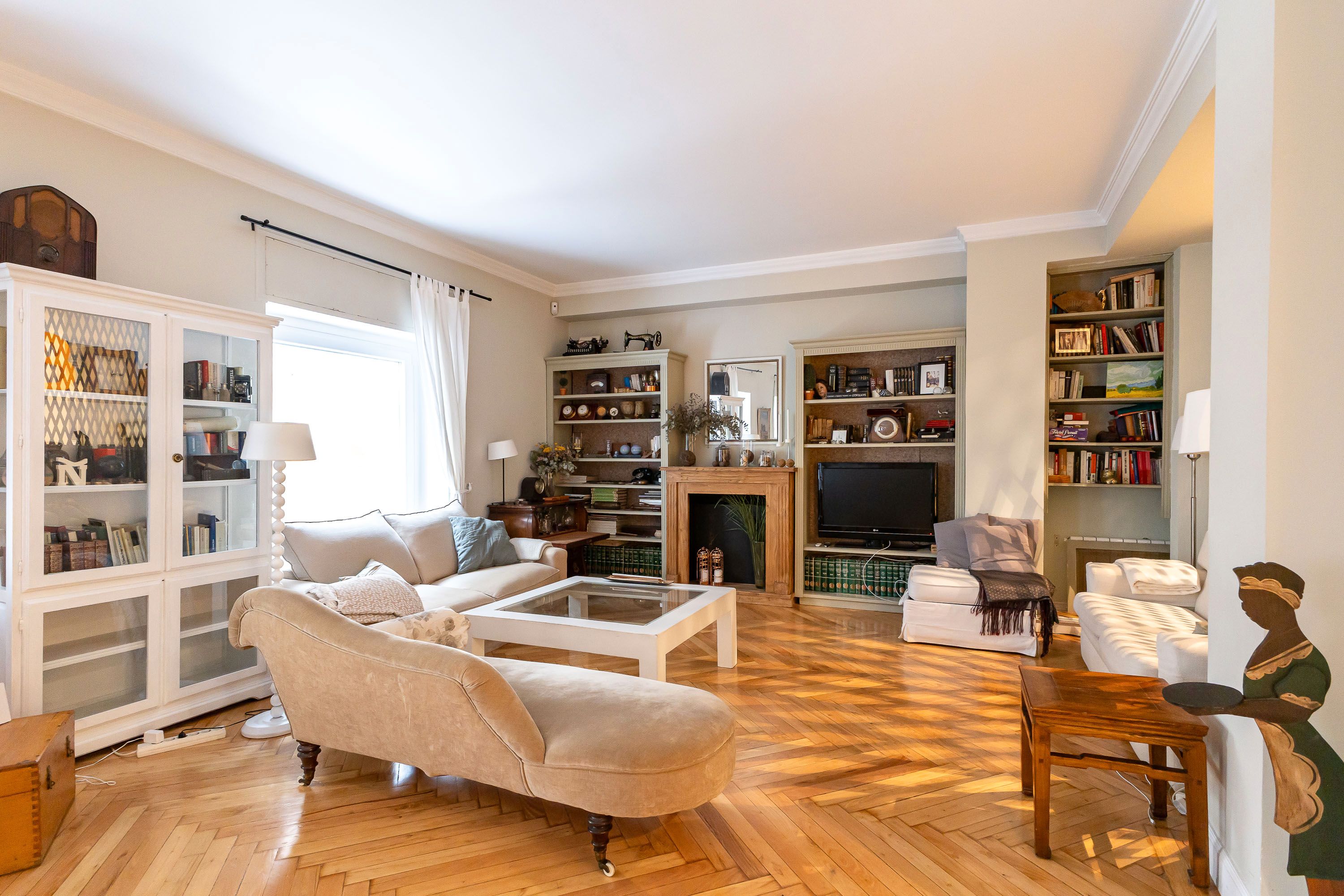 Living room of Flat for sale in  Madrid Capital  with Air Conditioner, Heating and Parquet flooring