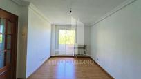 Living room of Flat for sale in Salamanca Capital  with Balcony