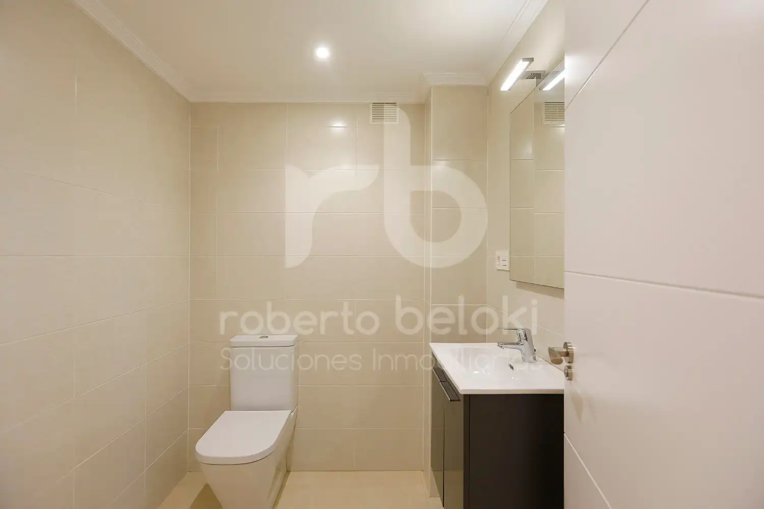 Bany de Pis en venda en Bera amb Calefacció, Terrassa i Balcó