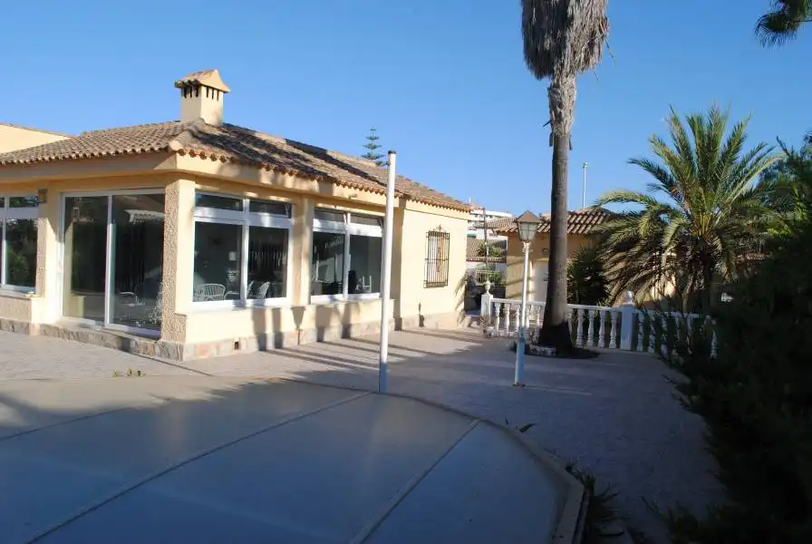 Vista exterior de Residencial en venta en Orihuela
