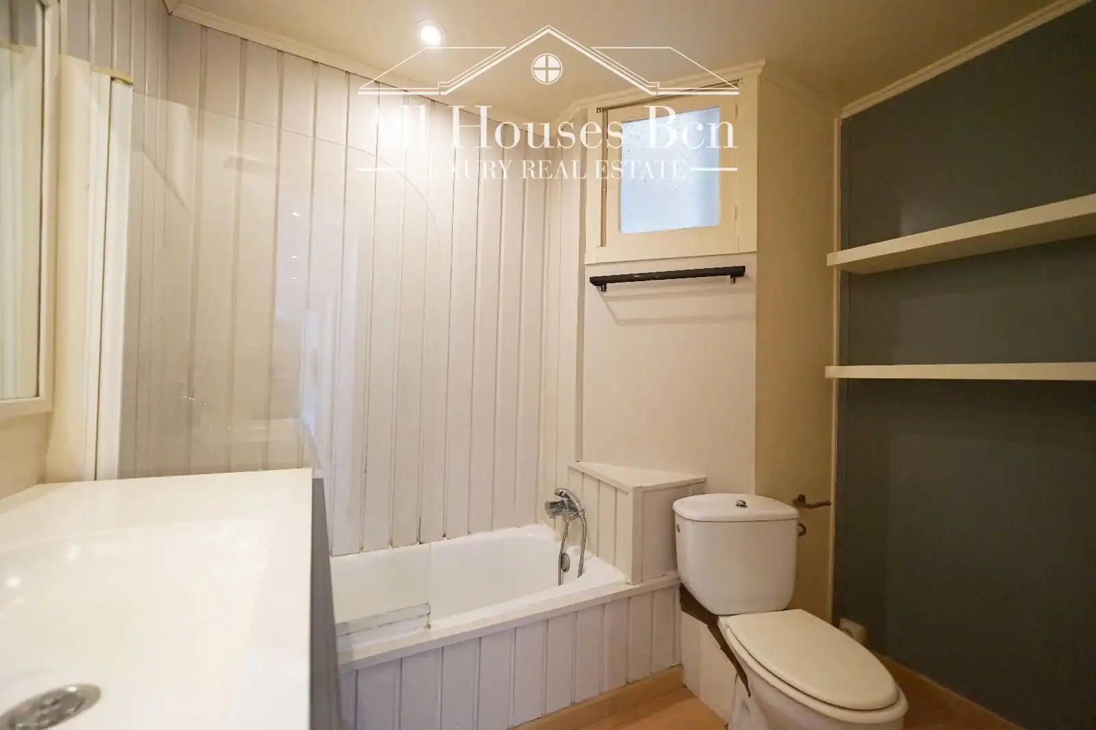 Baño de Ático en venta en Barcelona con Trastero